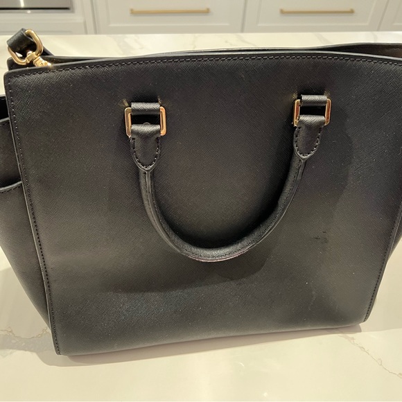 Michael Kors XL Selma Saffiano Leather Satchel Black with Gold-toned Hardware - Picture 6 of 7